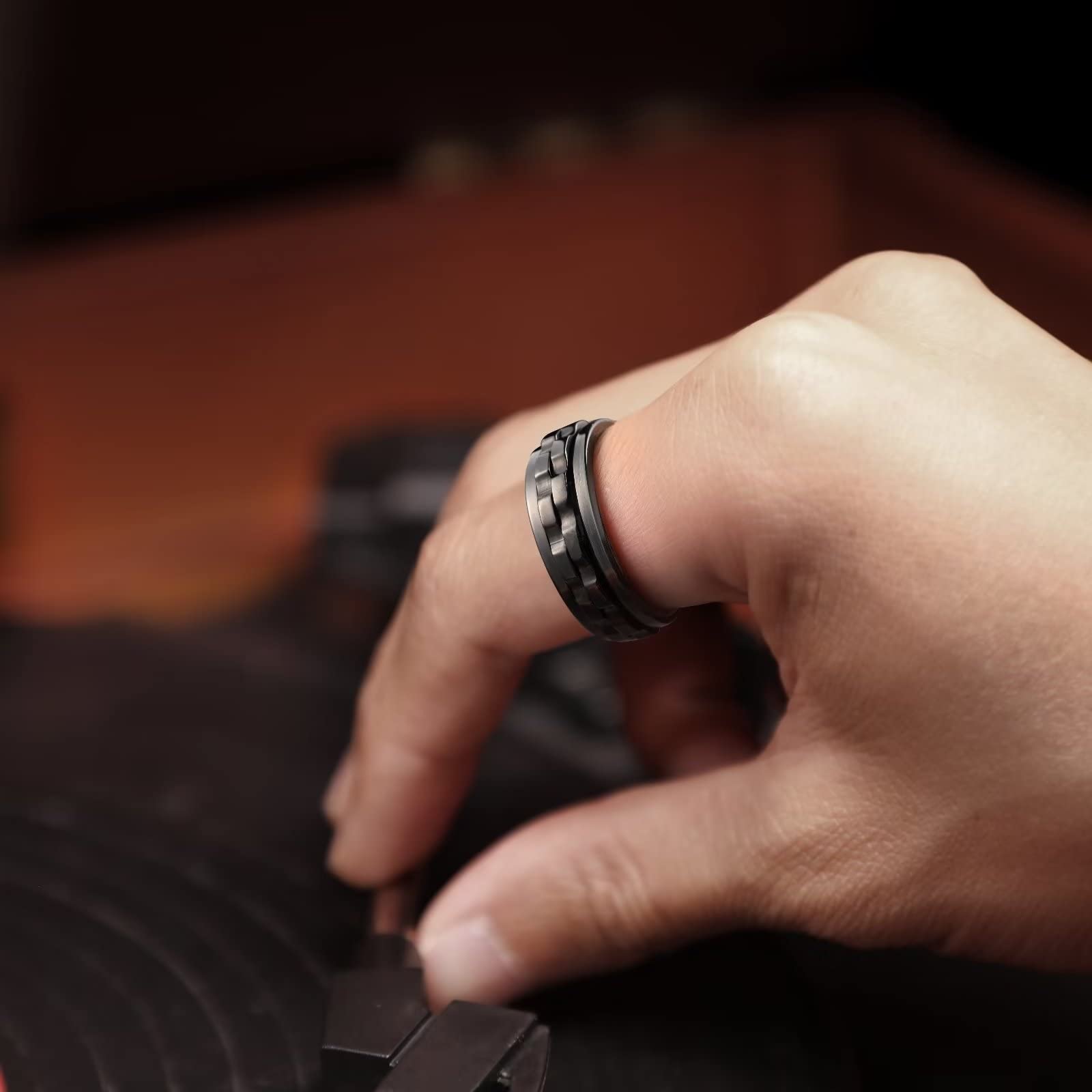 Fashion punk style gear rotating irritable ring, Stainless Steel chain rotating ring, Women's rock cycling party jewelry, simple and classic design, anti allergic and versatile for all occasions, suitable for daily wear and vacation
