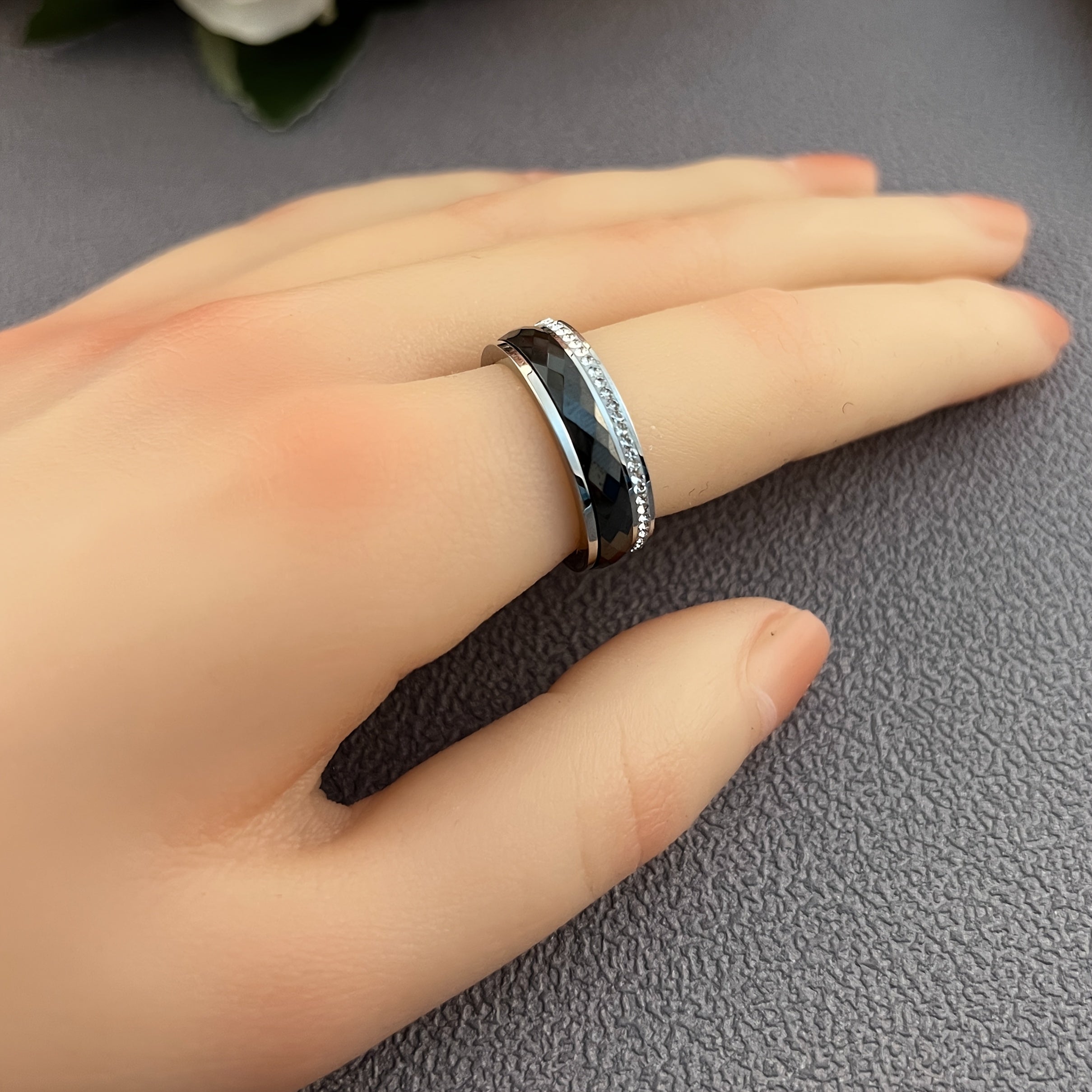 1pc Elegant Black Ceramic 304L Stainless Steel Rotatable Ring with Sparkling Rhinestones - Perfect for Weddings, Anniversaries & Everyday Fashion, Index Finger Jewelry|Twist Ring Design|Polished Finis