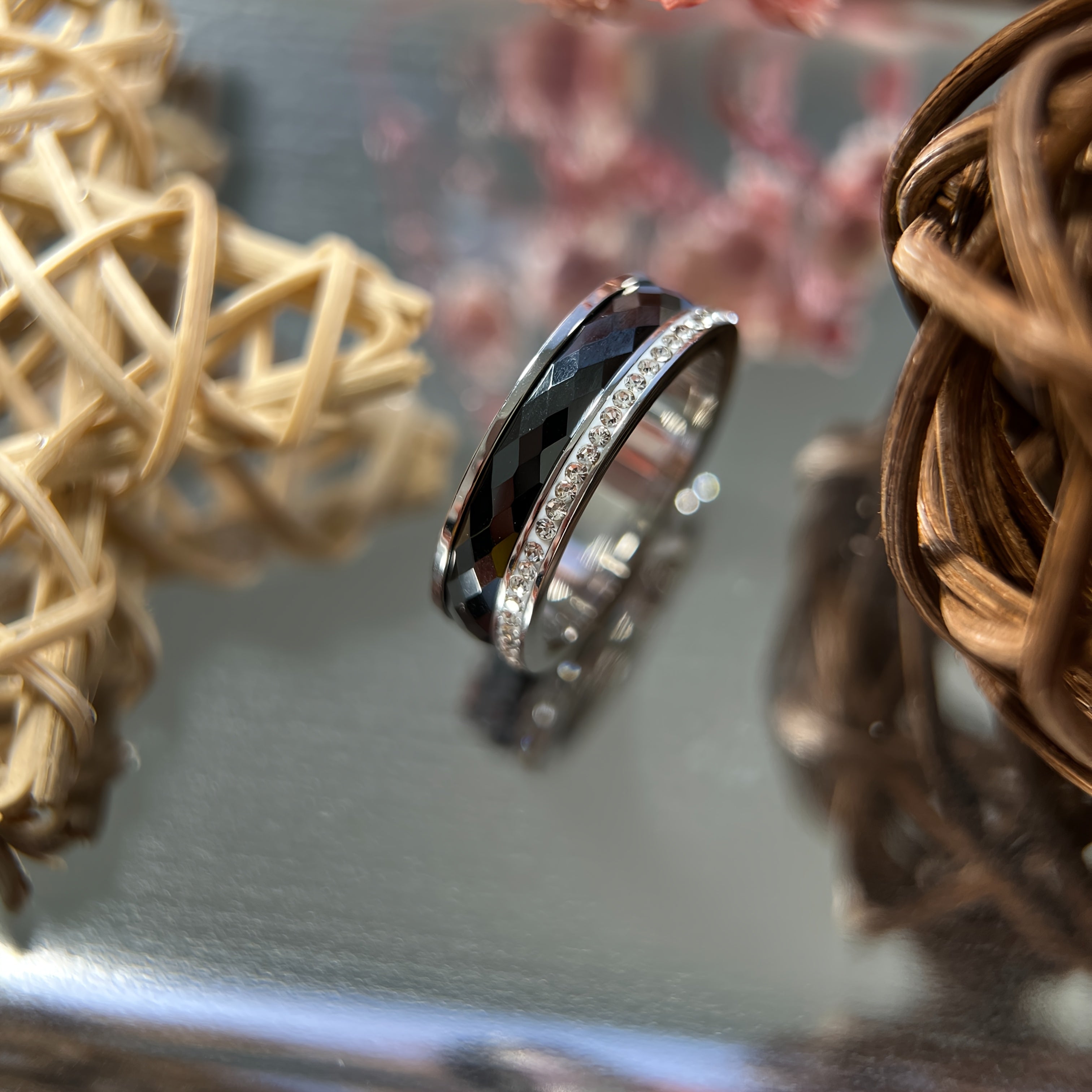 1pc Elegant Black Ceramic 304L Stainless Steel Rotatable Ring with Sparkling Rhinestones - Perfect for Weddings, Anniversaries & Everyday Fashion, Index Finger Jewelry|Twist Ring Design|Polished Finis