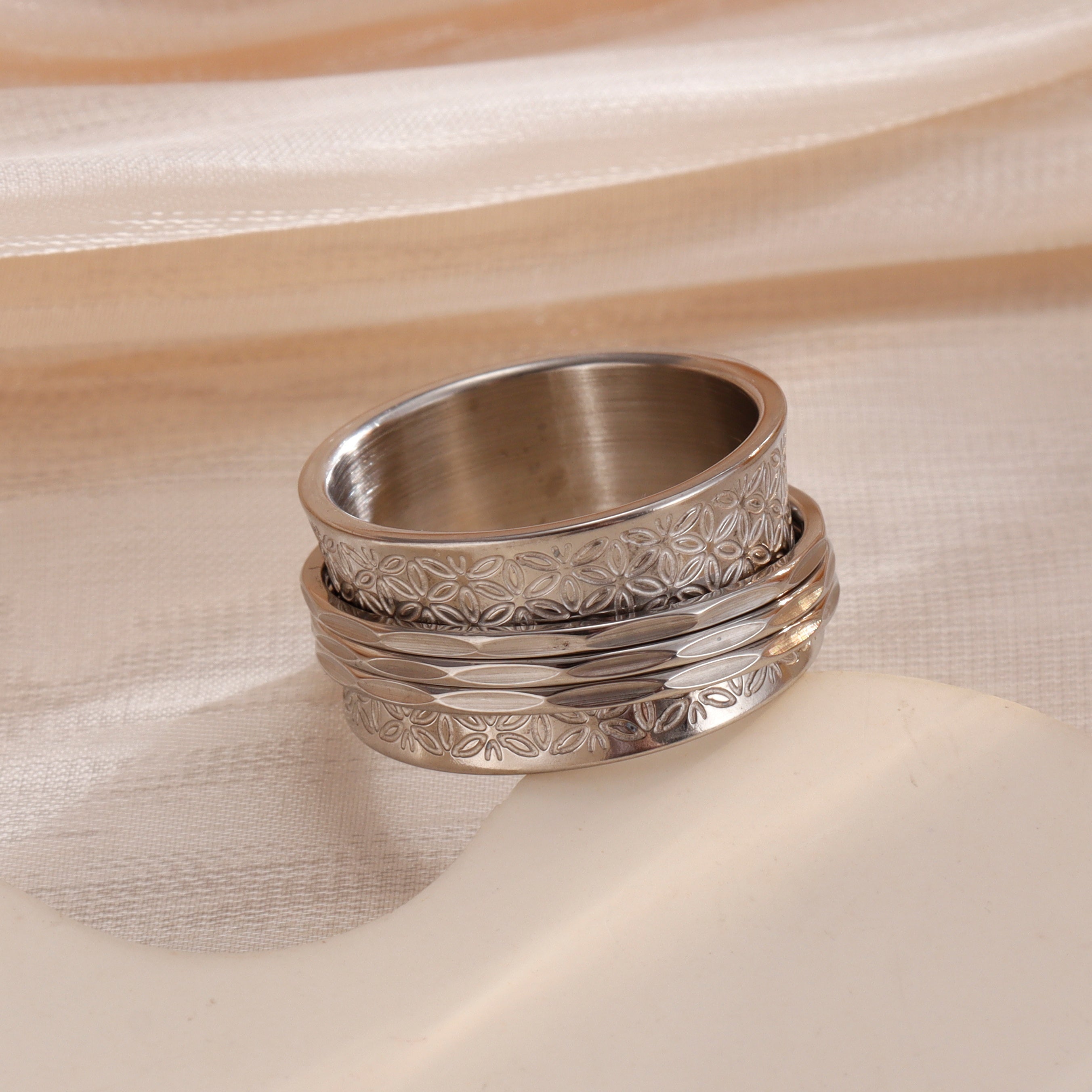 A Stylish Women's Ring With A Vintage Rotating Flower Ring, A Stainless Steel Anxiety-relief Ring, A Unique Snowflake Rotating Ring, A Meditation Ring, Fashionable Jewelry Suitable For Holidays/yoga/parties/birthdays/anniversaries, Etc.